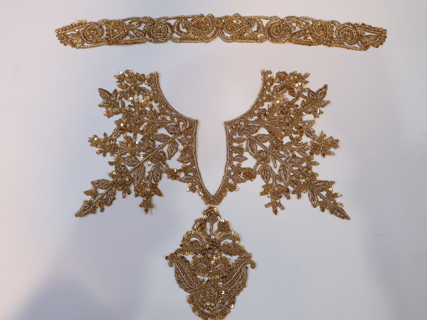 Antique Golden Exquisite Neckline Patch with Collar