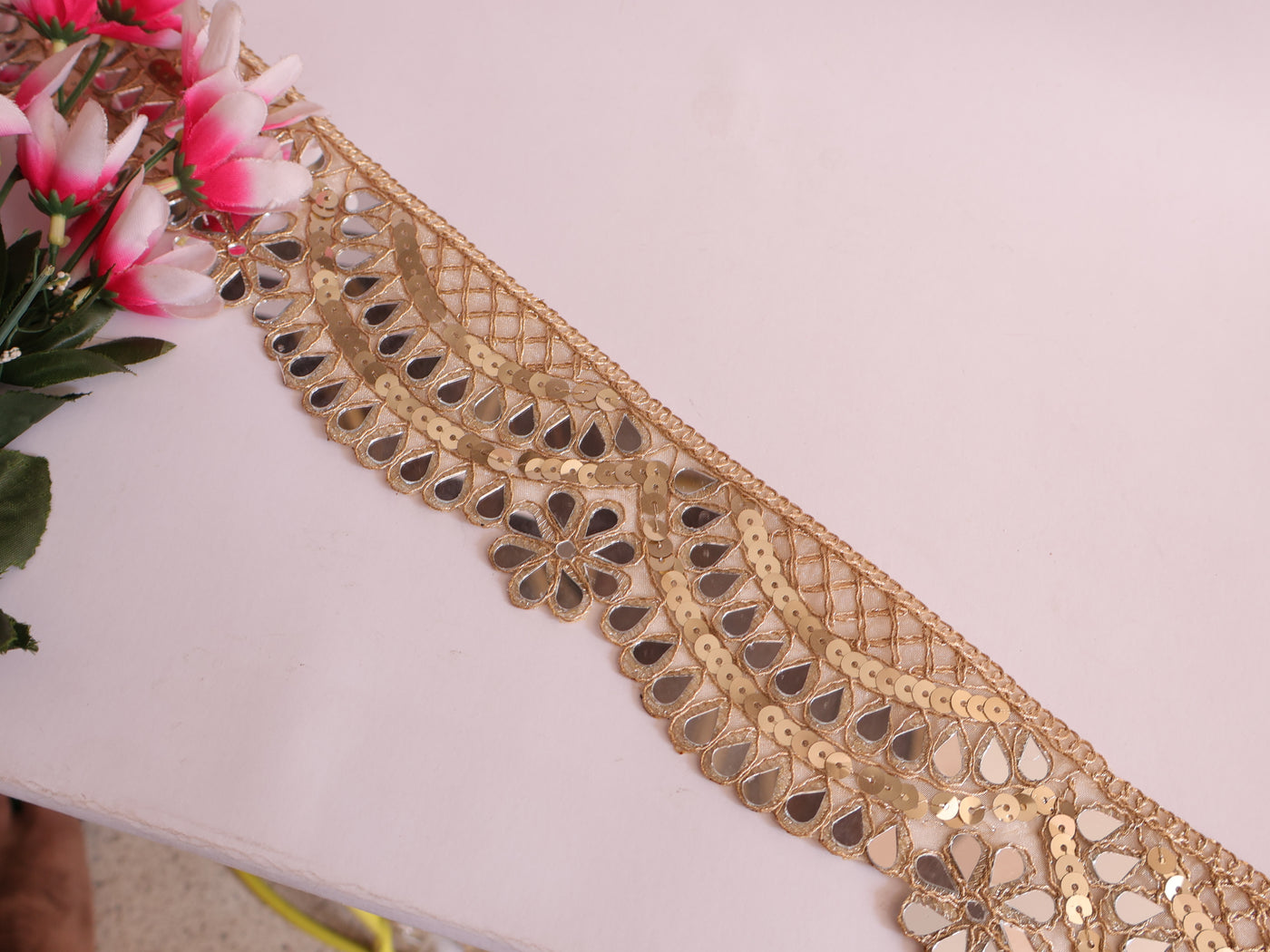 Light Golden Scalloped Mirror Trim 7cm Wide - 1 Yard