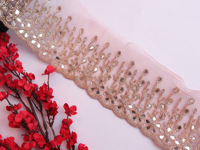 Encaje festoneado de 9 cm con ribete de espejo y cutdana en color rosa bebé exótico, 1 yarda