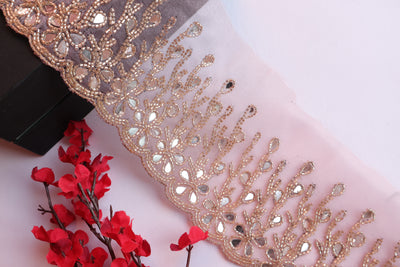 Encaje festoneado de 9 cm con ribete de espejo y cutdana en color rosa bebé exótico, 1 yarda