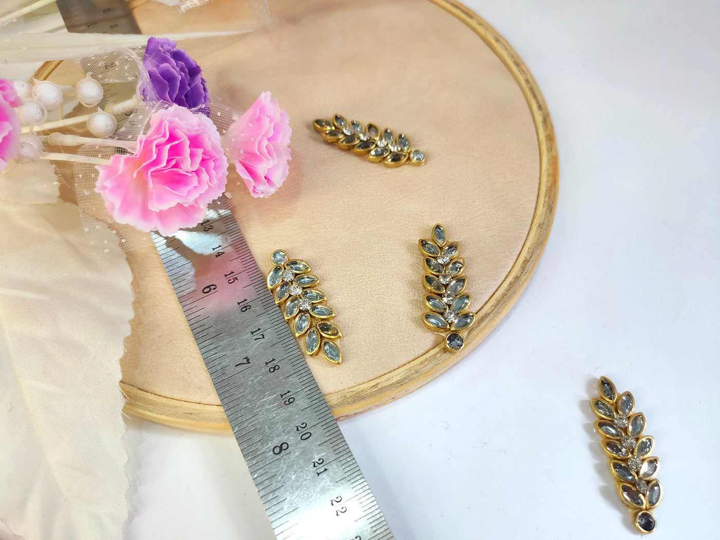 25 Pc - Lovely Kundan Stonework Gold Leaf Applique Patches