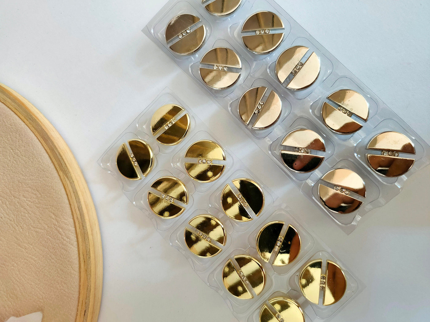 10 Silver/Gold Round Sew-On Buttons: DIY Craft Decoration (16mm)