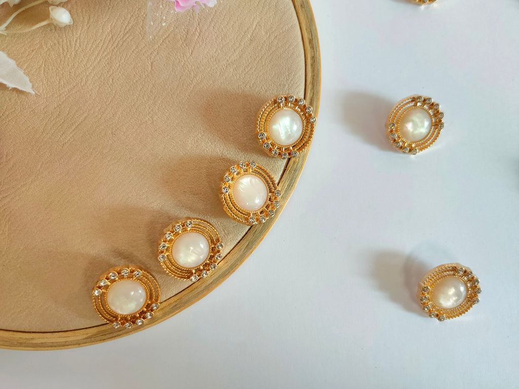 Golden Floral Sew-On Buttons: DIY Craft Decoration (Pack of 6)
