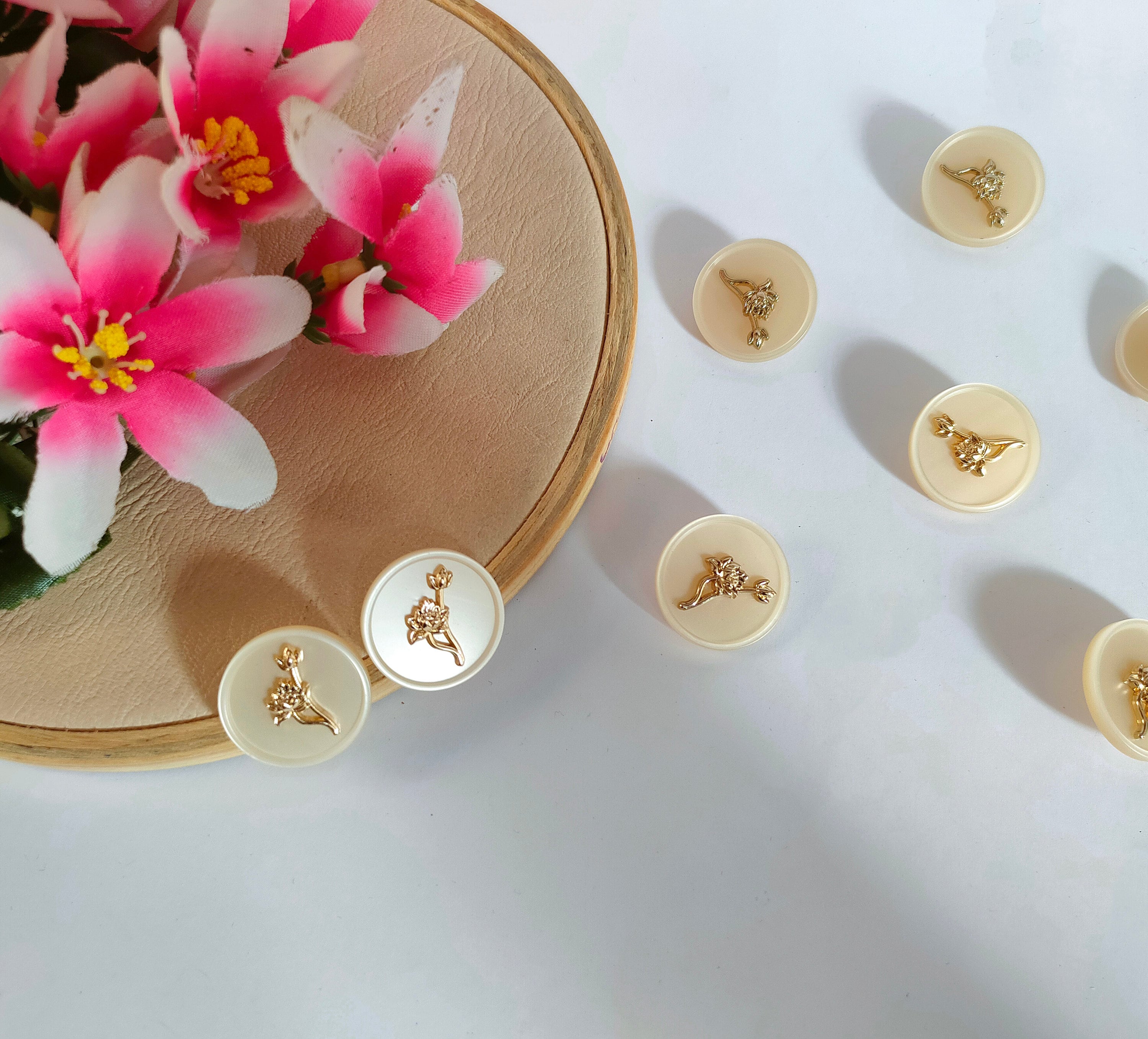 Vintage Creme Floral Buttons: Metallic Embellished Sewing Decoration - 5 Pack