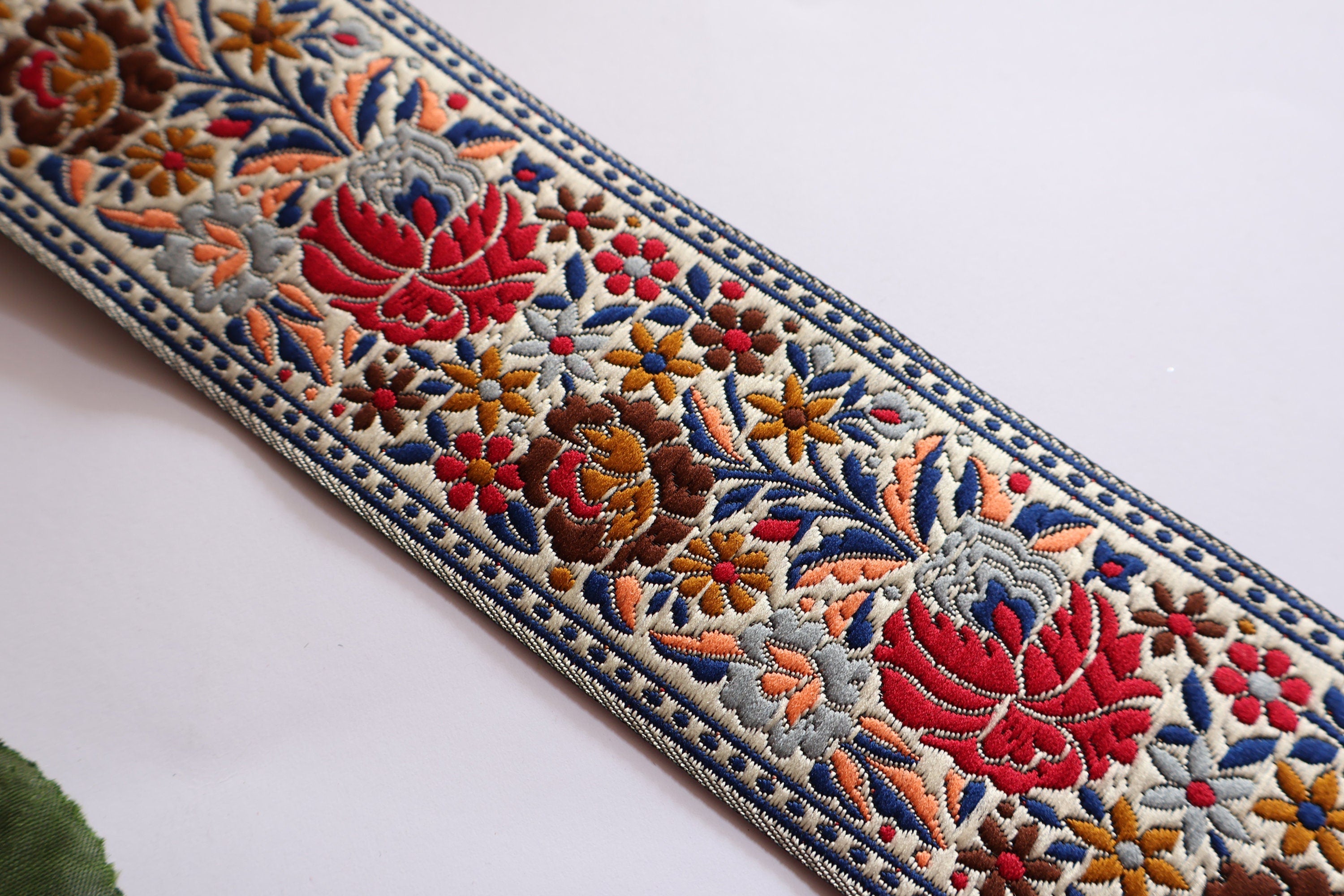 Floral Threadwork Lace Border: Indian Sari Trim, Gown Decoration (3 Yards)