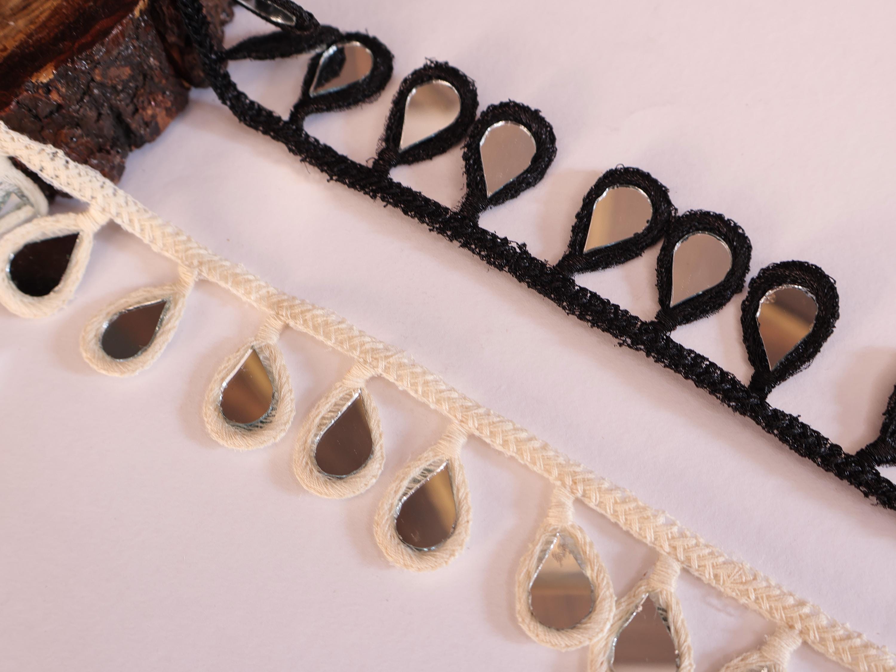 Mirror Sari Border Trim: White/Black Indian Lace (3 Yards)