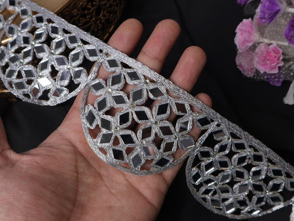 Metallic Silver Scalloped Mirror Trim: Indian Sari Border, 7cm Wide