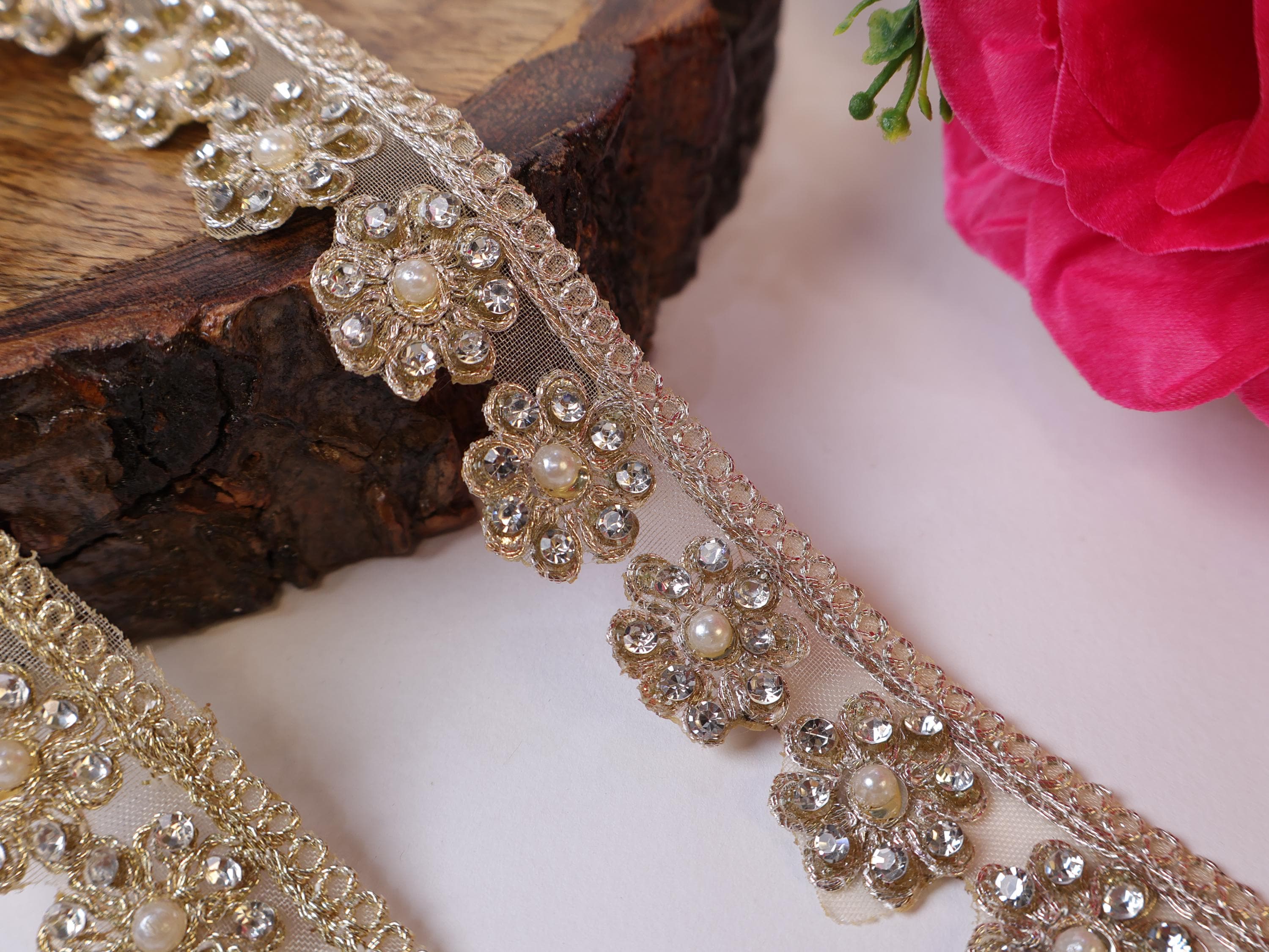 Pearl Zircon Scalloped Sari Lace Trim: Antique Gold/Rose Gold, 2cm 9 Yards