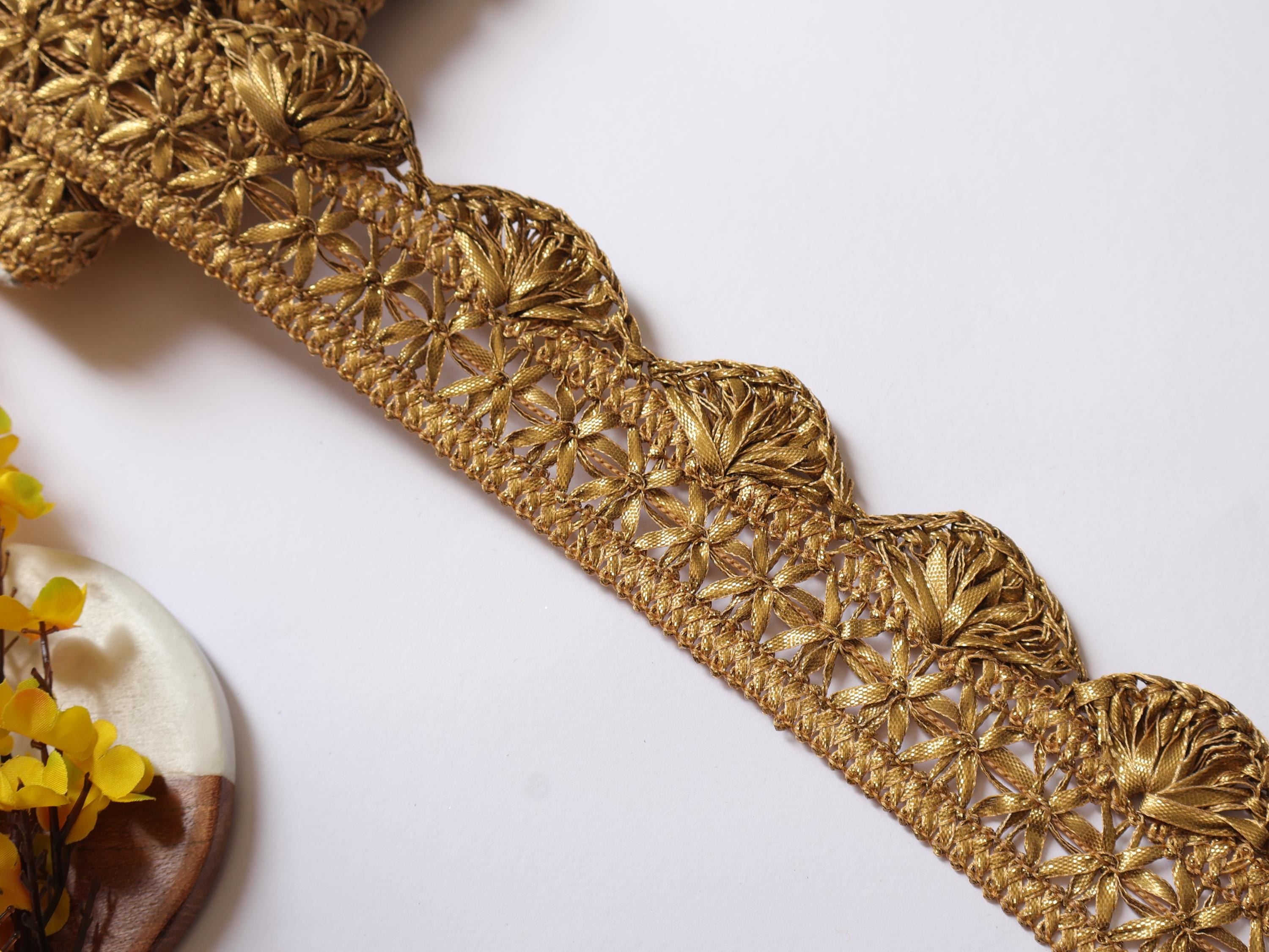 Bronze Golden Wave Scallop Border Lace: 9 Yards Antique Long