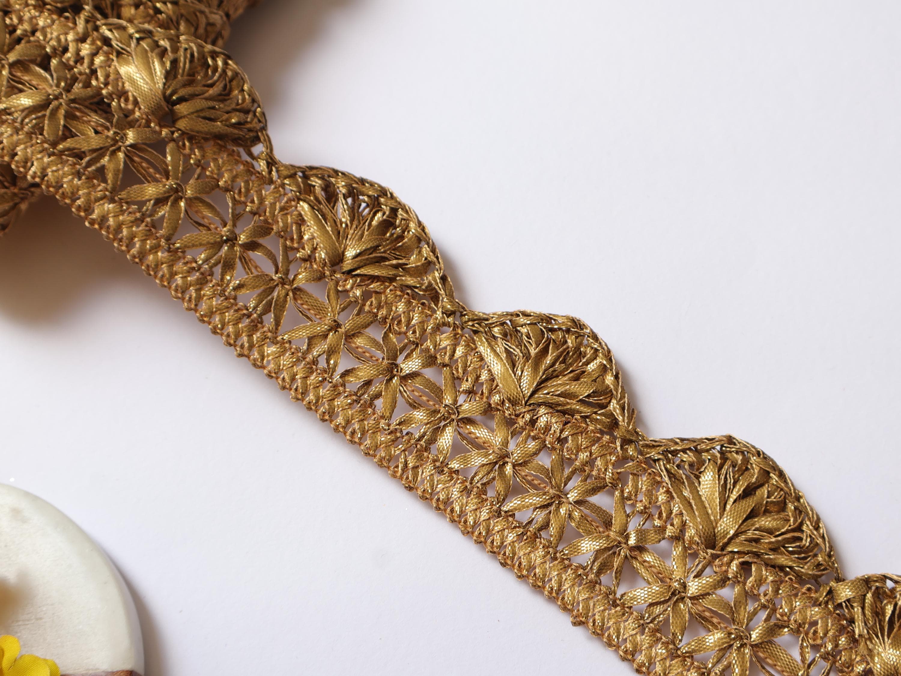 Bronze Golden Wave Scallop Border Lace: 9 Yards Antique Long