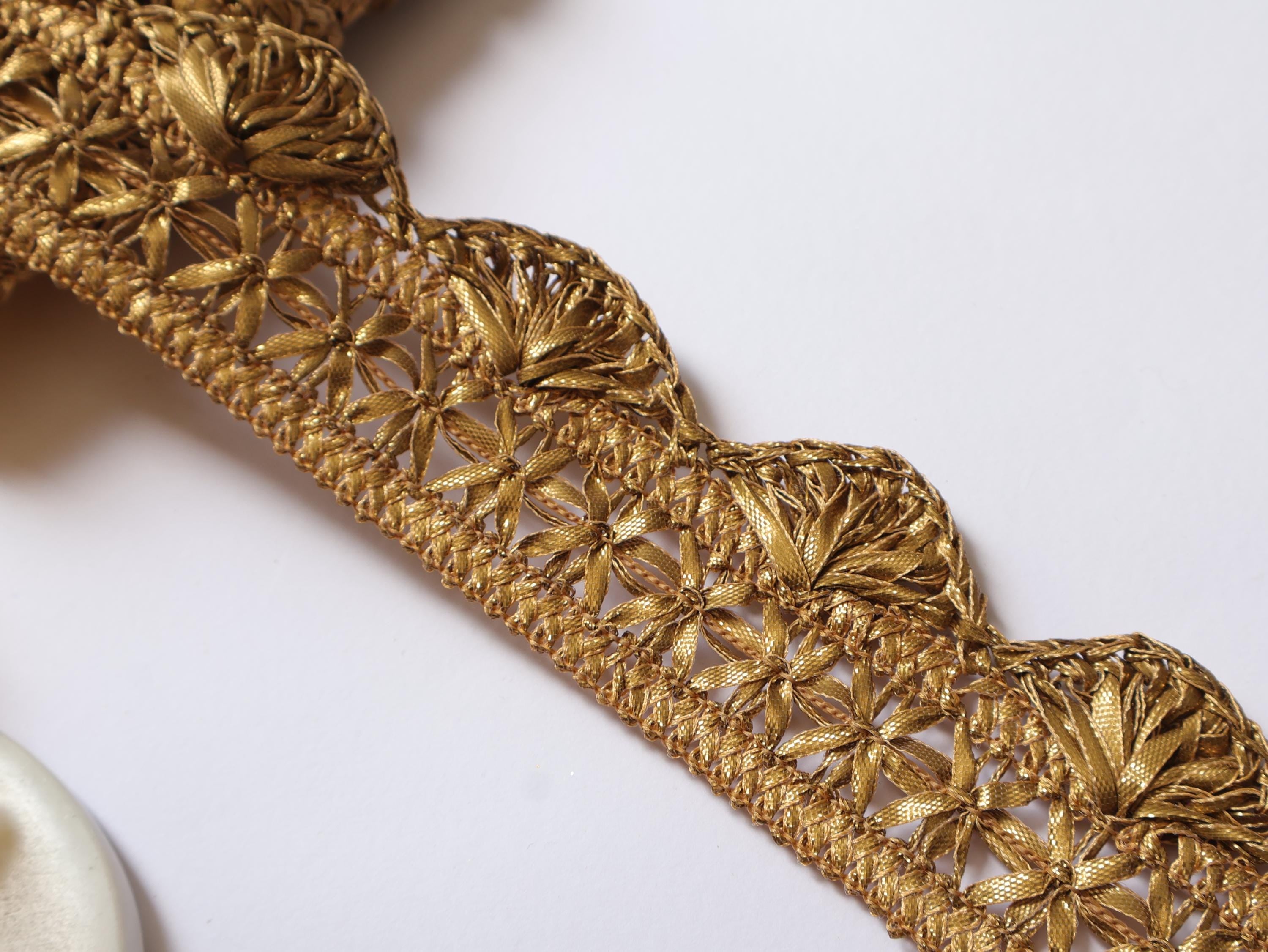 Bronze Golden Wave Scallop Border Lace: 9 Yards Antique Long