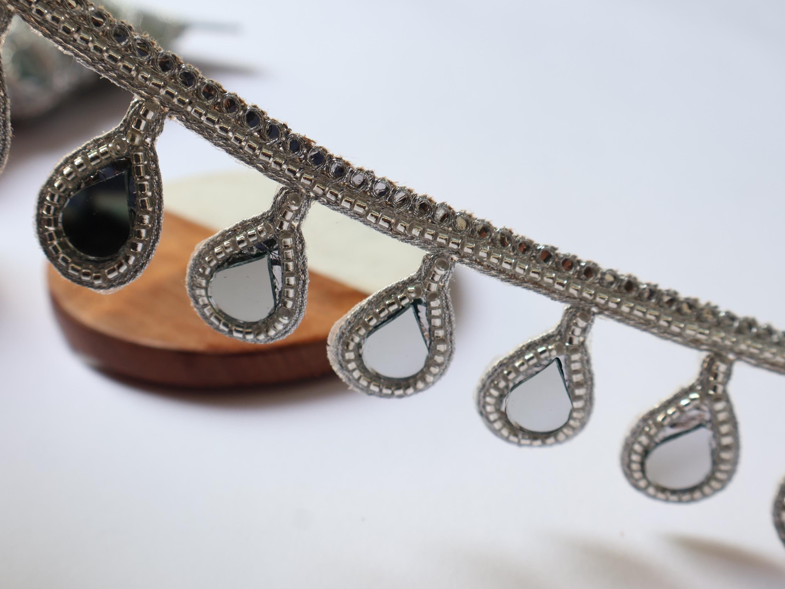 3 Yards Black/ Silver Beaded Mirror Fringe Lace: Borde Espejo