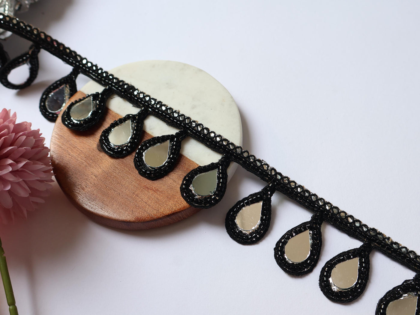 3 Yards Black/ Silver Beaded Mirror Fringe Lace: Borde Espejo