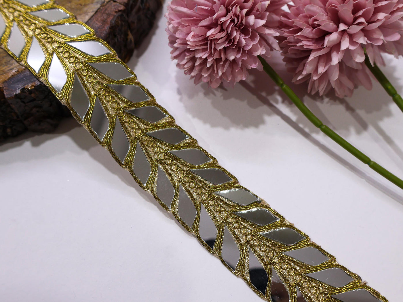 Antique Gold Designer Mirror Cutwork Trim: Indian Vine Lace Border