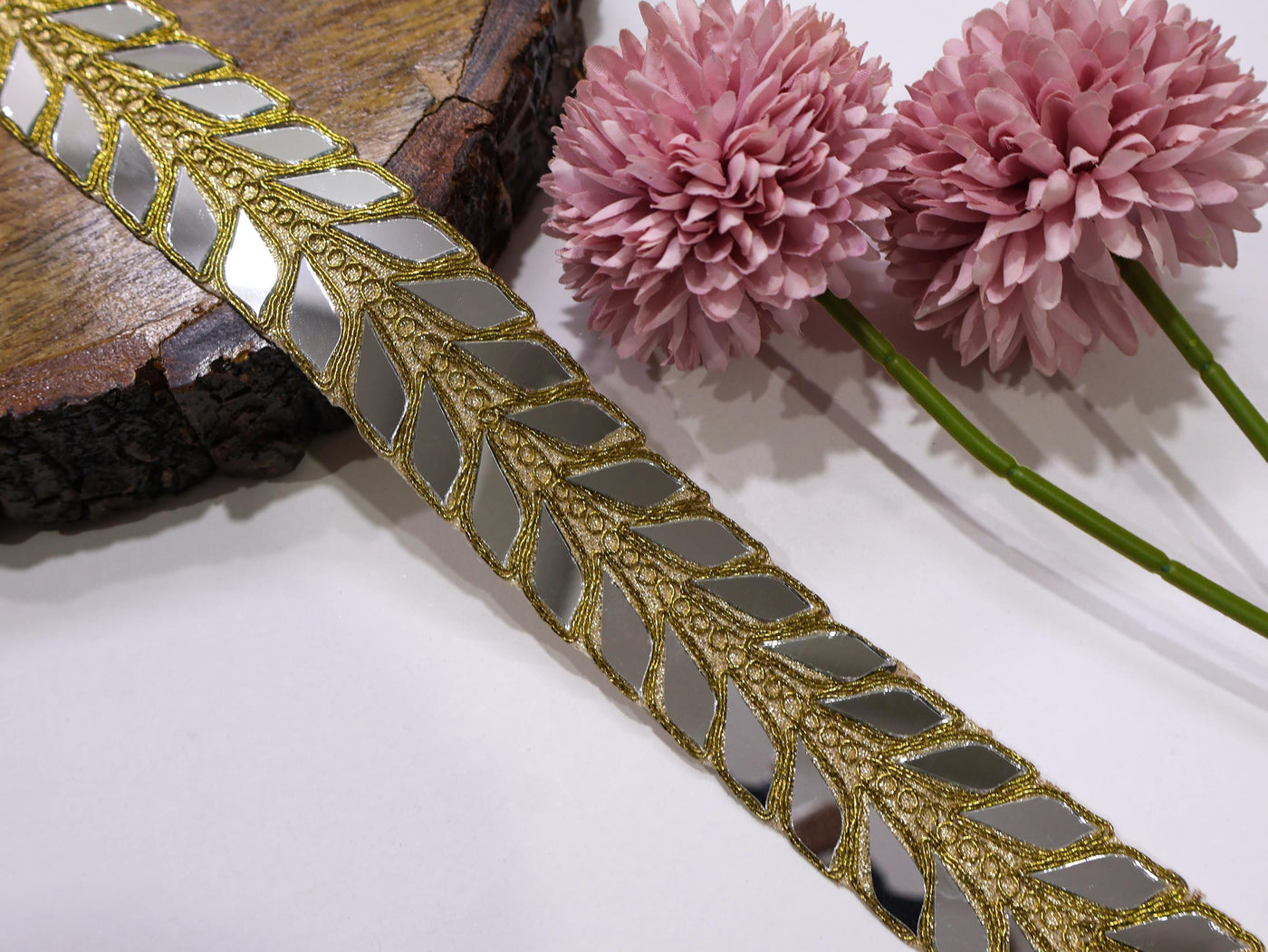 Antique Gold Designer Mirror Cutwork Trim: Indian Vine Lace Border